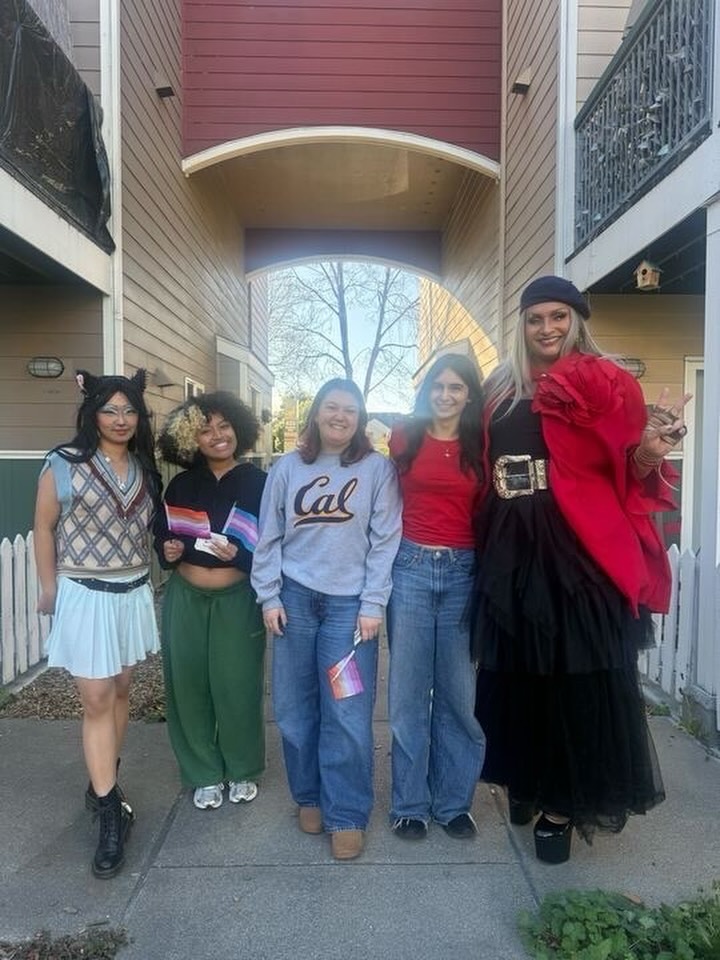 STARSTRUCK SNAPSHOT! Our caseworkers had such a lovely time tabling for Drag Sto